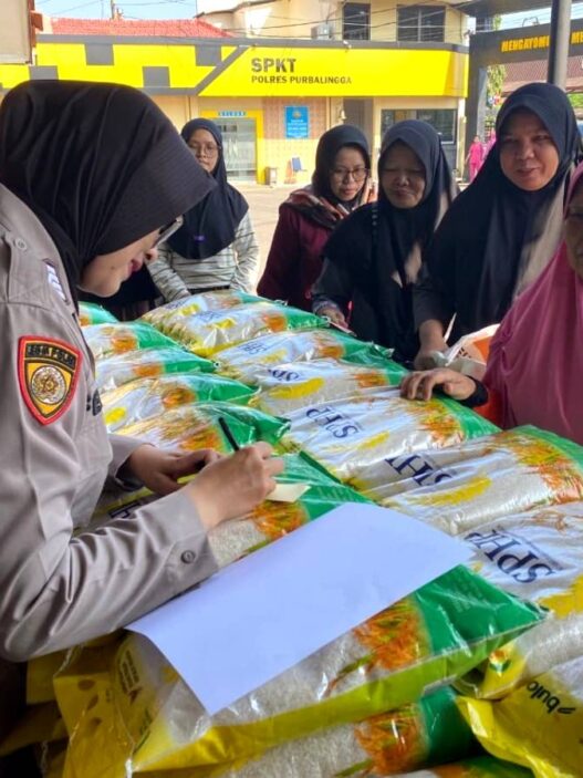 400 Paket Sembako Ludes Diserbu Warga