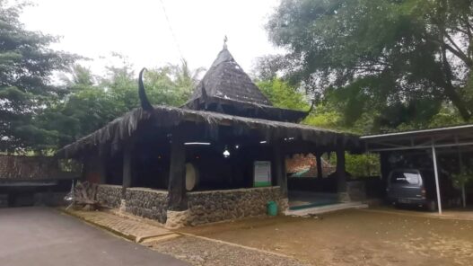 Arsitektur Tak Biasa Masjid Alif Baa Banjarnegara