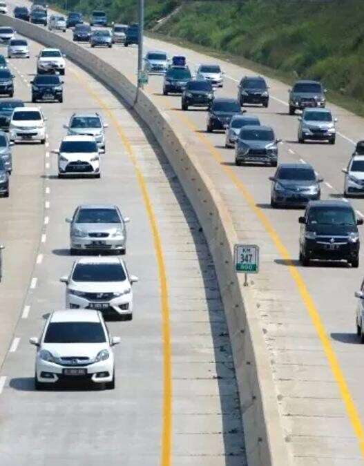 Arus mudik di tol