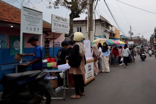 Berburu Takjil Irit Sembari Ngabuburit
