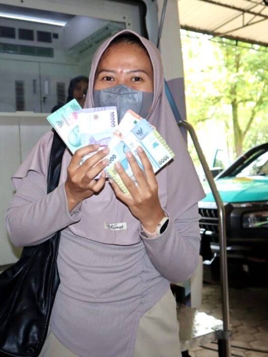 Buru buru Berburu Uang Baru