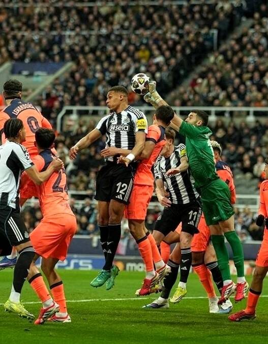 Drama Injury Time Gagalkan The Magpies