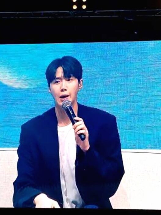 Fan meeting