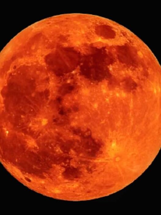 Fenomena gerhana bulan total terjadi pada Selasa, 3 Maret