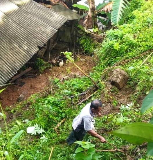Hujan Longsorkan Sempadan Sungai Gombong