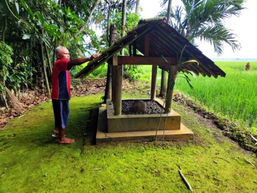 Mitos, Mistis, dan Jejak Ambisi di Tapal Batas