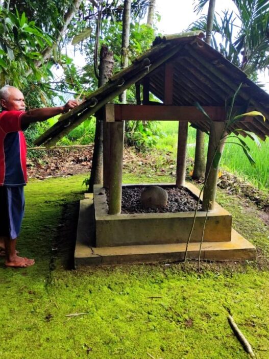 Mitos, Mistis, dan Jejak Ambisi di Tapal Batas