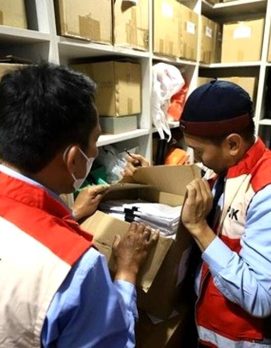 OJK Bekukan 2 Miliar Lembar Saham BEBS