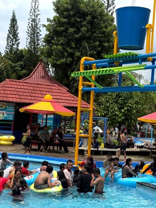 Owabong Diserbu 28.704 Wisatawan