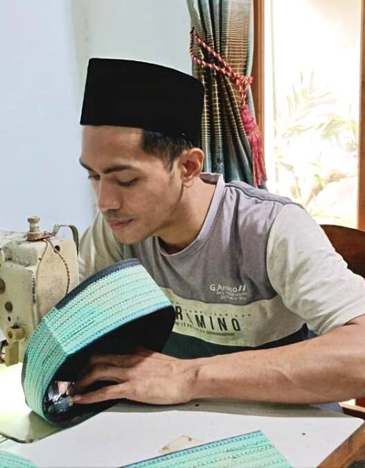 Perajin Peci Ketiban Berkah Ramadan