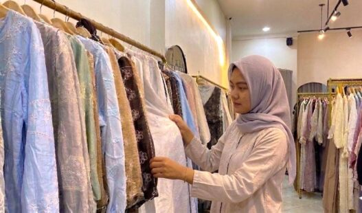 Sandal dan Outfit Mulai Rp 50 Ribuan