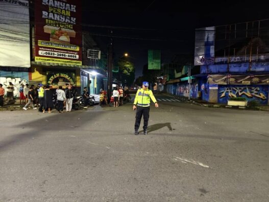 Terobos Lampu Merah, Empat Pelajar Terluka