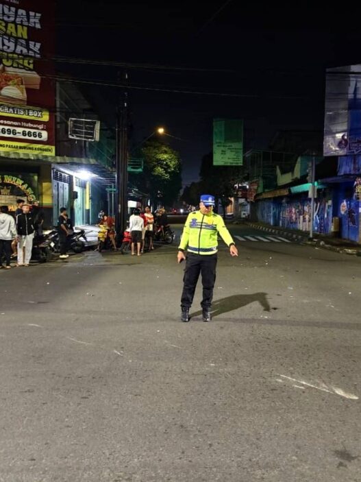Terobos Lampu Merah, Empat Pelajar Terluka