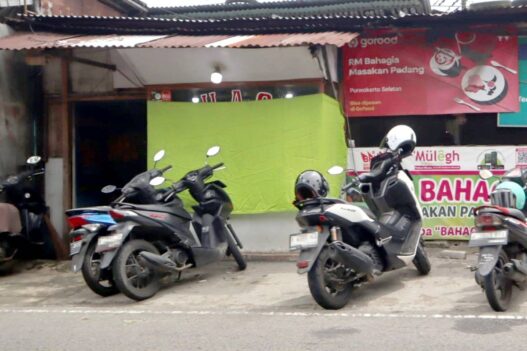 Tetap Buka tapi Jaga Etika