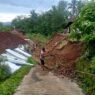 Turap Sepanjang 25 Meter Longsor
