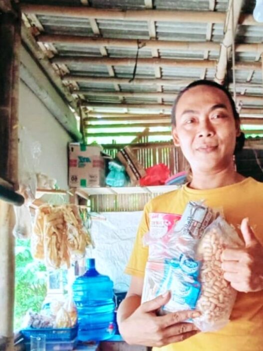 Umat Kristiani Terima Hampers Lebaran