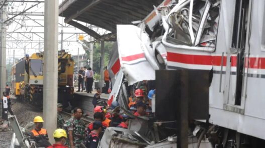 11 Perjalanan Kereta Api Dihentikan