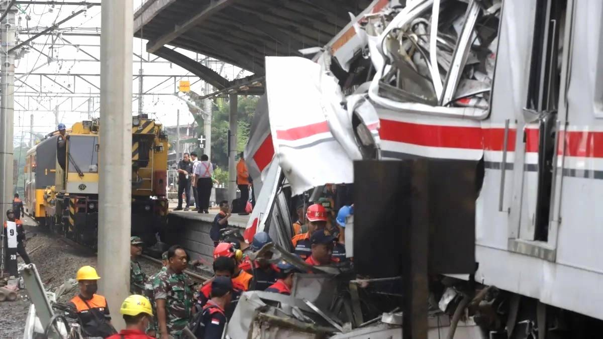 11 Perjalanan Kereta Api Dihentikan