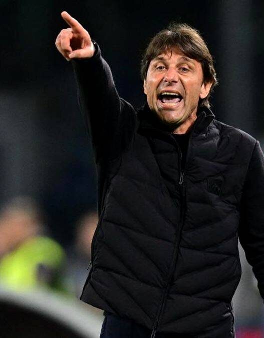 Antonio Conte Buka Peluang Latih Timnas Italia