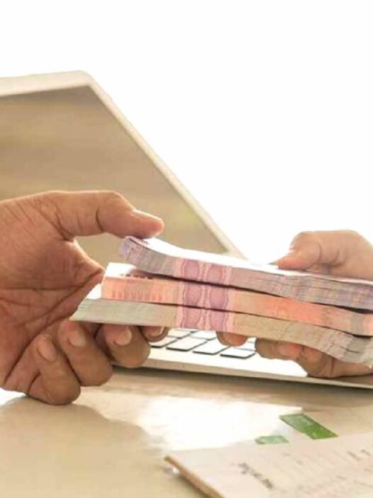 Aturan pinjol 2026 kian diperketat, mulai dari penurunan bunga hingga kebijakan penagihan utang oleh debt collector.