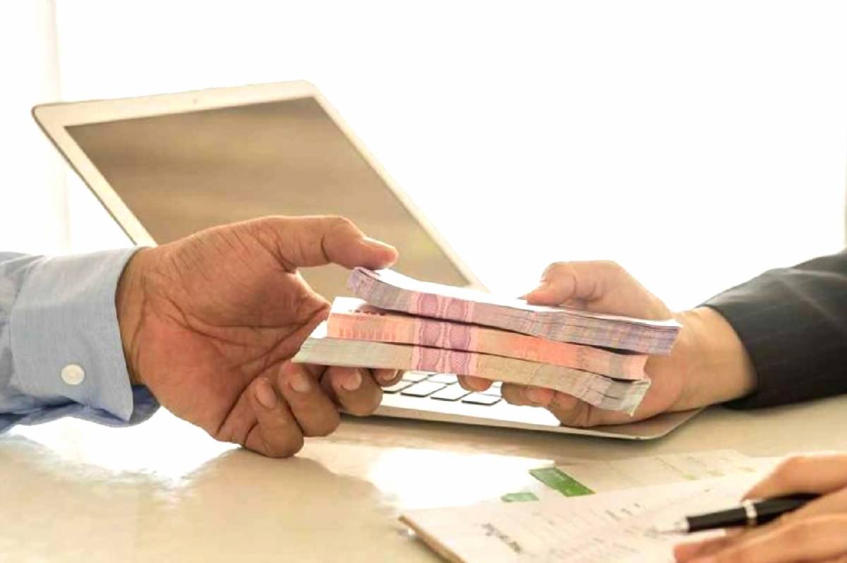 Aturan pinjol 2026 kian diperketat, mulai dari penurunan bunga hingga kebijakan penagihan utang oleh debt collector.