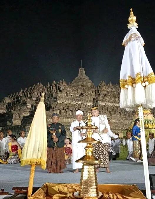 Chattra Borobudur Belum Dipasang Saat Waisak