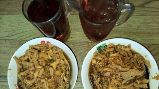 Cita Rasa Klasik Mie Ayam Pak Sikin