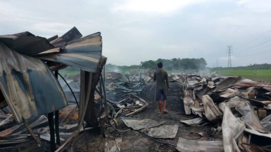 Diduga Korsleting, 2 Kandang Ayam Ludes