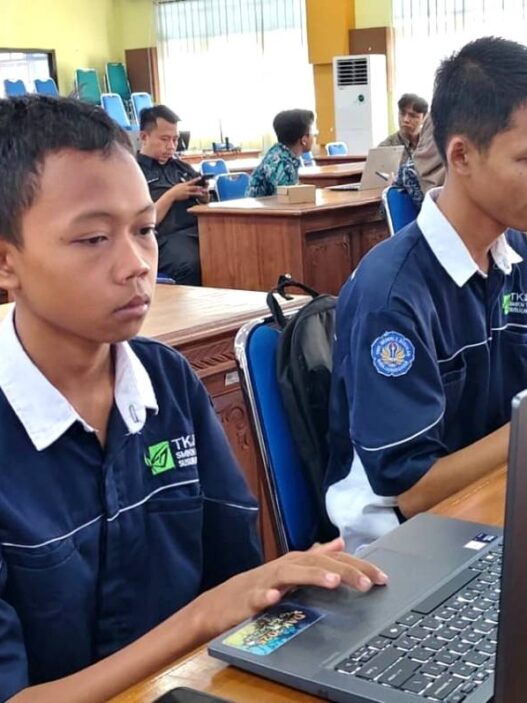 Dua Siswa SMK Temukan Celah di Sistem NASA