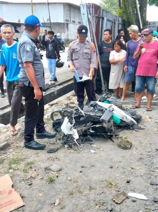 Gagal Nyalip Pikap Tabrak Dua Motor