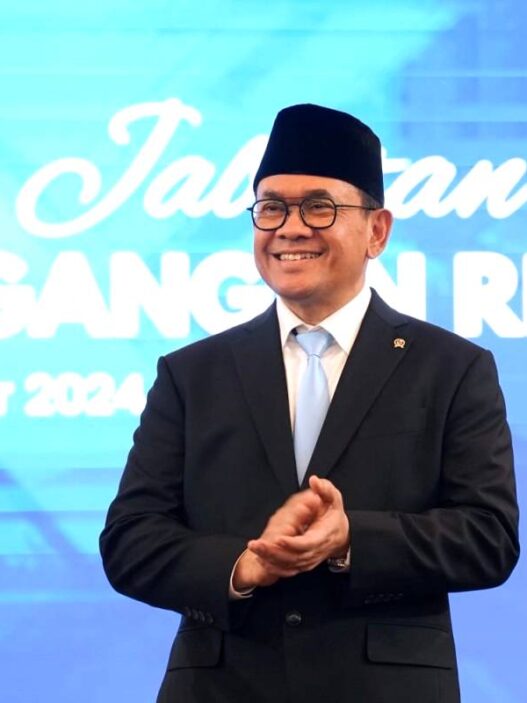 Gandeng Tiga Negara untuk Pasokan Plastik