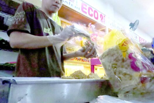 Harga Plastik Melonjak, Ongkos Produksi Membengkak