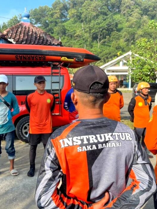 Hari Kedua, Tim SAR Teruskan Pencarian