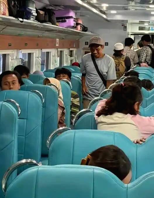 Kereta ekonomi kerakyatan