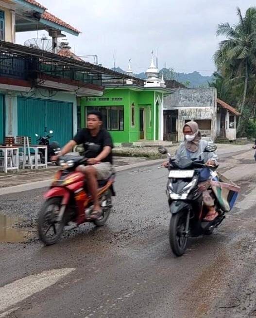 Kerusakan Jalan Karangbolong Ditangani Darurat