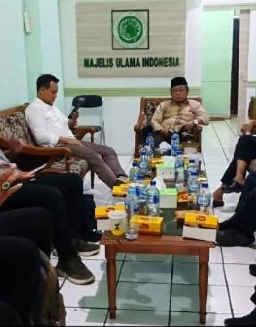 Kontroversi Larangan Hijab Karyawati Diusut