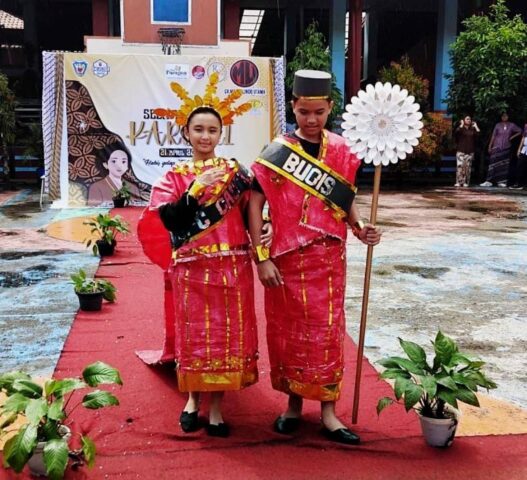 Lenggak Lenggok dengan Busana dari Limbah