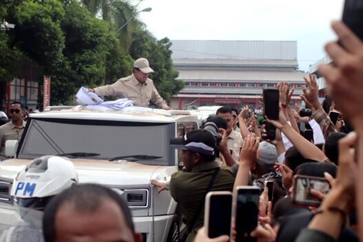 Pelajar Padati GOR Satria