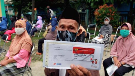 Penerima bansos (2)