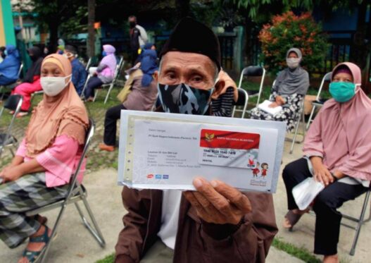 Penerima bansos (2)