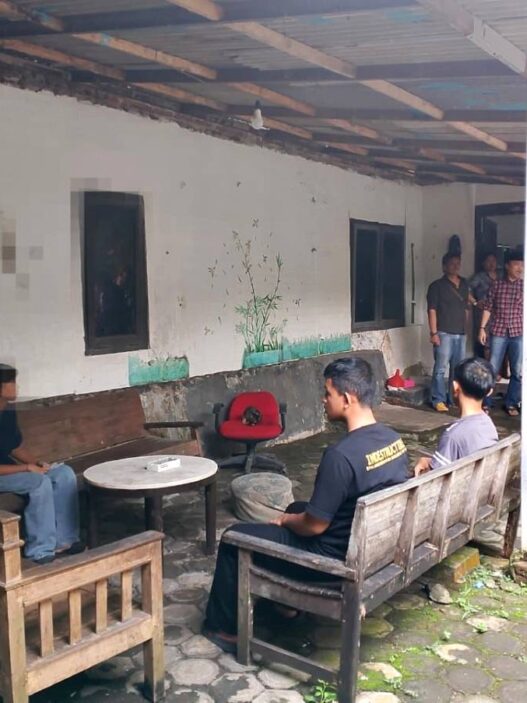 Pesta Miras Berujung Pembakaran