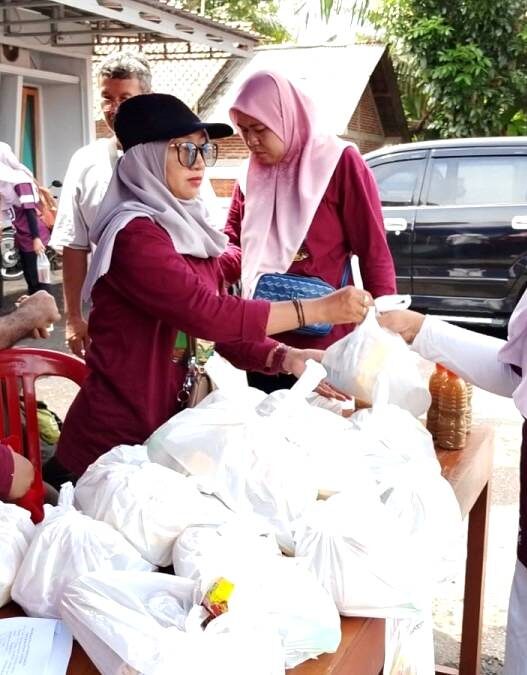 Sembako Murah Diserbu Warga