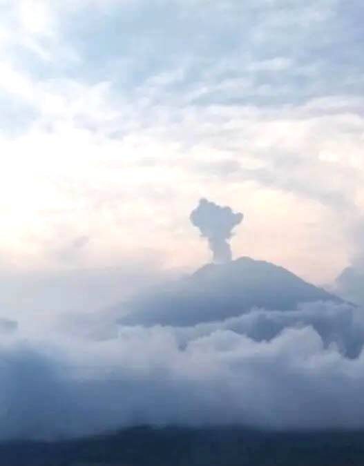 Semeru Erupsi Empat Kali