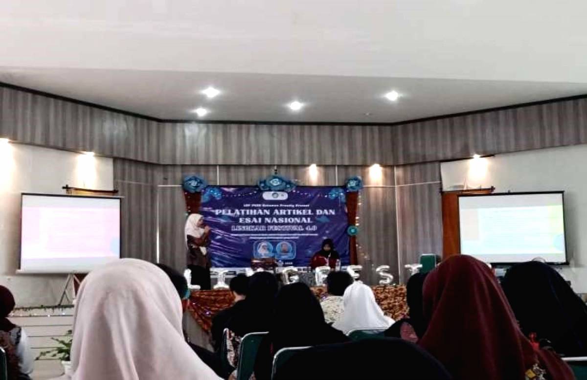 Siswa MAN 1 Kebumen Dapat Pembekalan Penulisan Esay