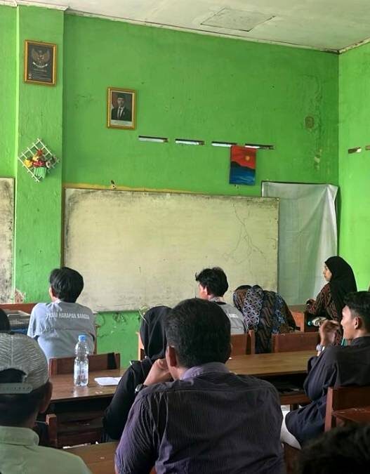 Siswa Putus Sekolah Ikuti Ujian