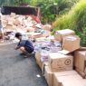 Sopir Abaikan Peringatan, Truk Terguling di Tanjakan