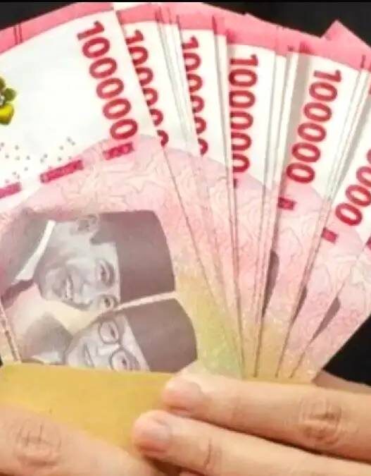 Uang gaji ke