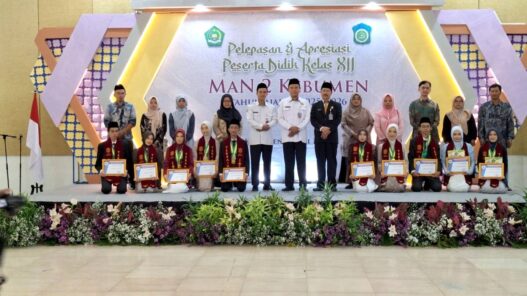 393 Siswa MAN 2 Jalani Wisuda