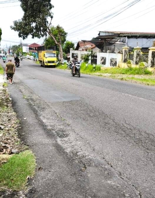 Akses Wisata Jalan Baturraden Bergelombang
