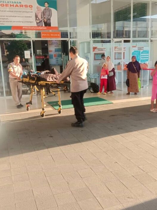 Dewi Kembali Jalani Pengobatan
